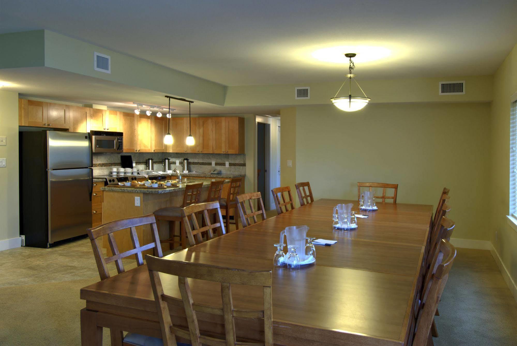 The Cove Lakeside Resort West Kelowna Εξωτερικό φωτογραφία